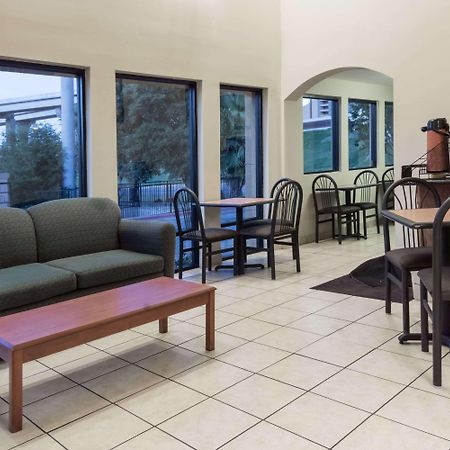 Days Inn South Остин Екстериор снимка